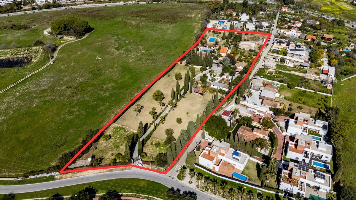Casa de 5 Dormitorios y 4 Baños en venta en Alhaurín de la Torre