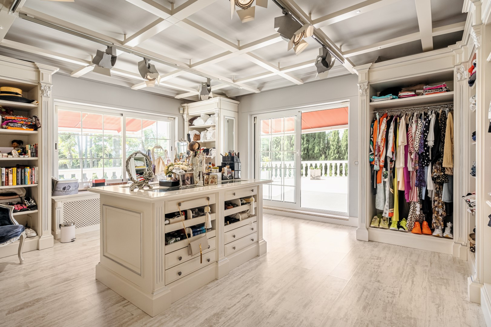 Casa de 5 Dormitorios y 6 Baños en venta en Milla de Oro, Marbella