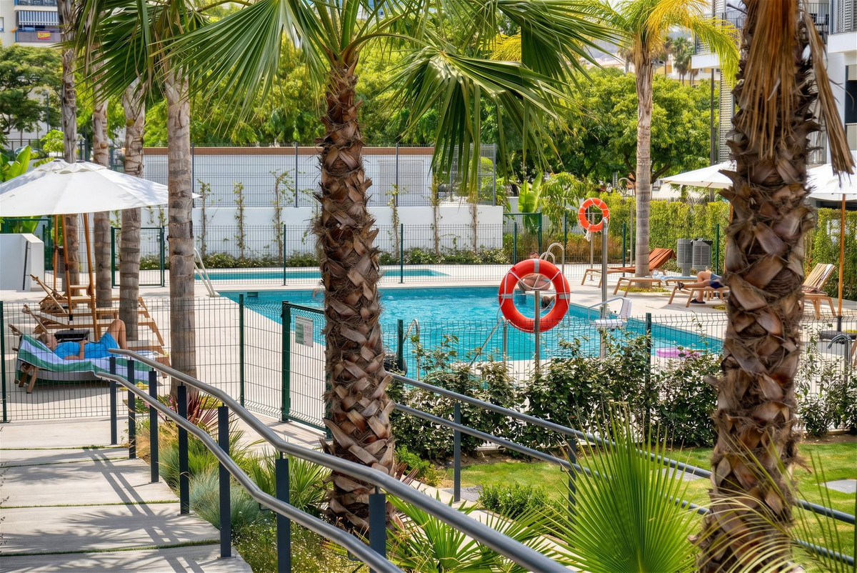 Piso de 3 Dormitorios y 2 Baños en venta en Estepona