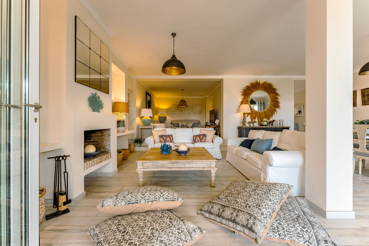 Casa de 7 Dormitorios y 7 Baños en alquiler vacacional en Guadalmina Baja, San Pedro de Alcántara