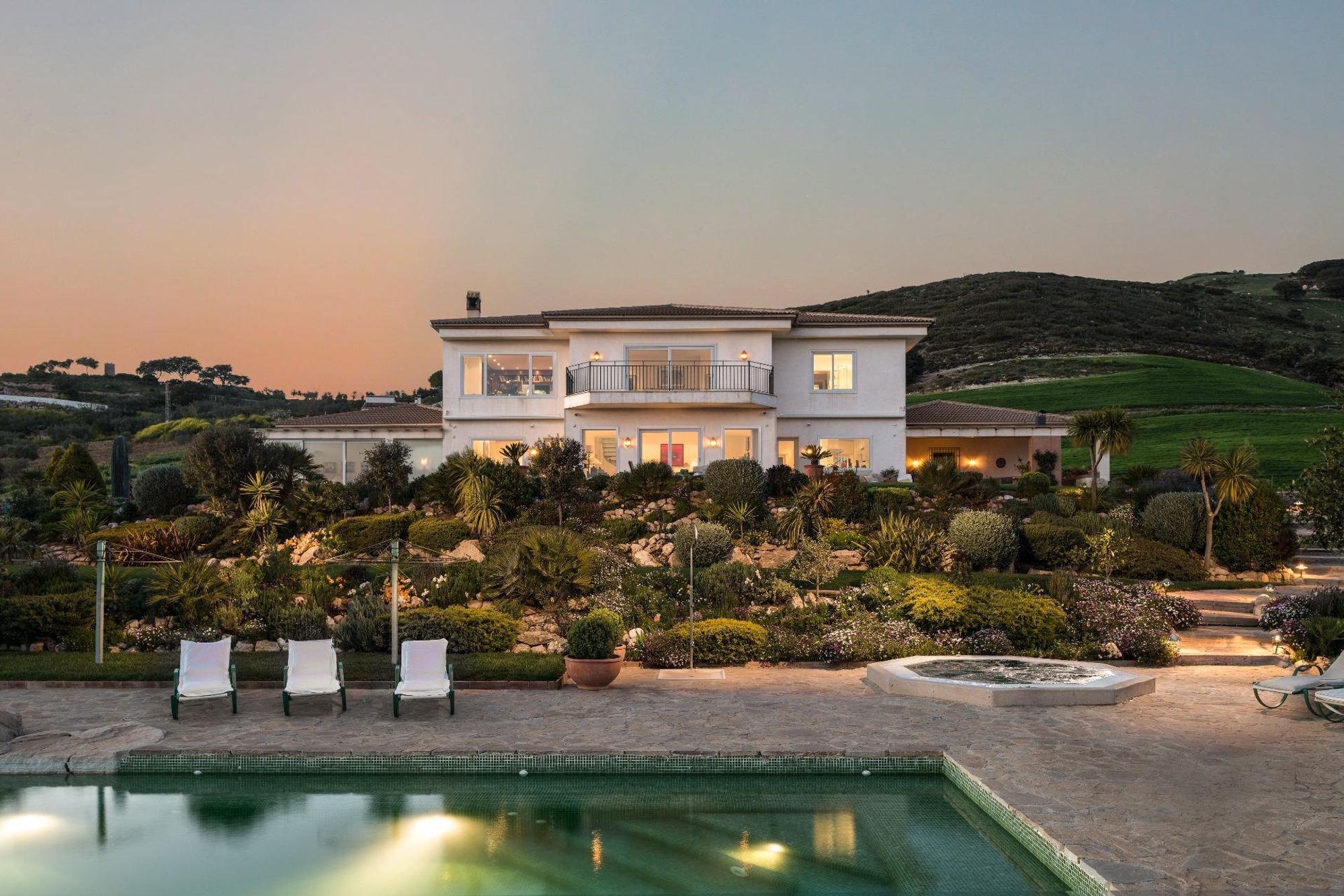 Casa de 5 Dormitorios en venta en Antequera