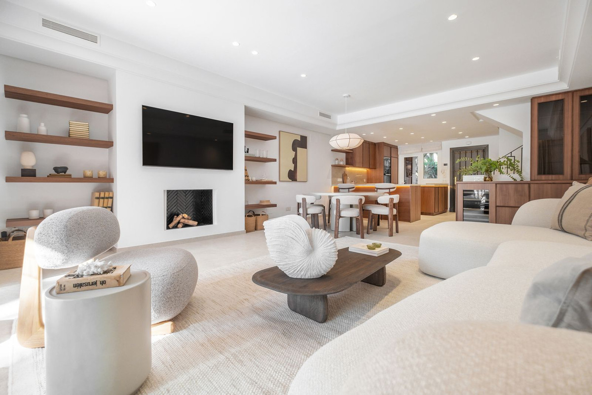 Casa de 4 Dormitorios y 4 Baños en alquiler vacacional en Milla de Oro, Marbella