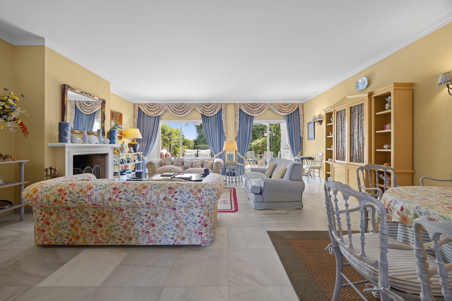 5 Bed - Townhouse for Sale in New Golden Mile, Estepona