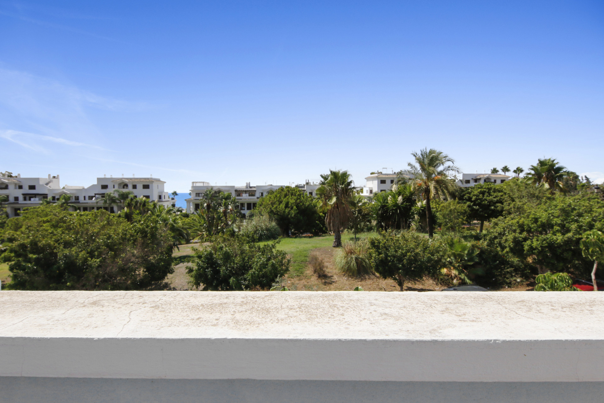 Casa Adosada de 5 Dormitorios y 3 Baños en venta en Estepona