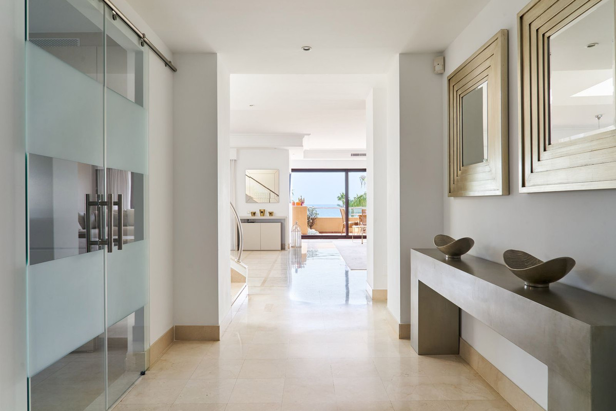 Ático de 3 Dormitorios y 4 Baños en venta en Cancelada, Estepona