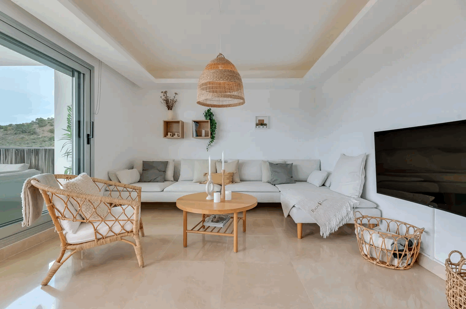 Piso de 3 Dormitorios en venta en Los Arqueros, Benahavís