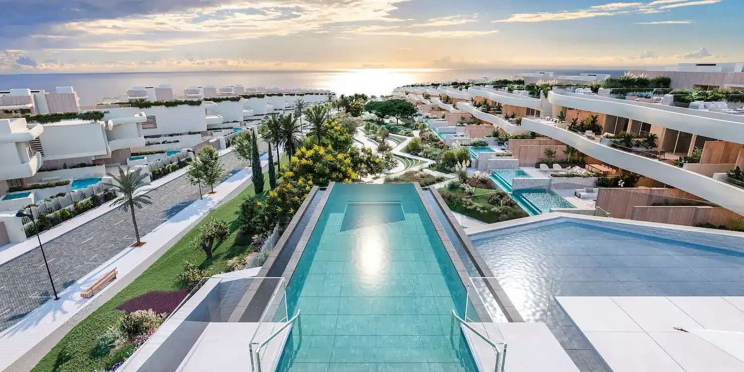 Casa Adosada de 3 Dormitorios en venta en El Rosario, Marbella