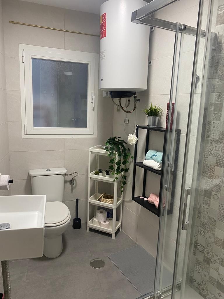 12 Slaapk., 5 Badk. - Rijwoning te koop in Almeria