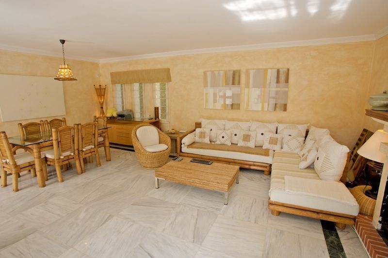 Casa de 3 Dormitorios y 4 Baños en venta en Río Real, Marbella