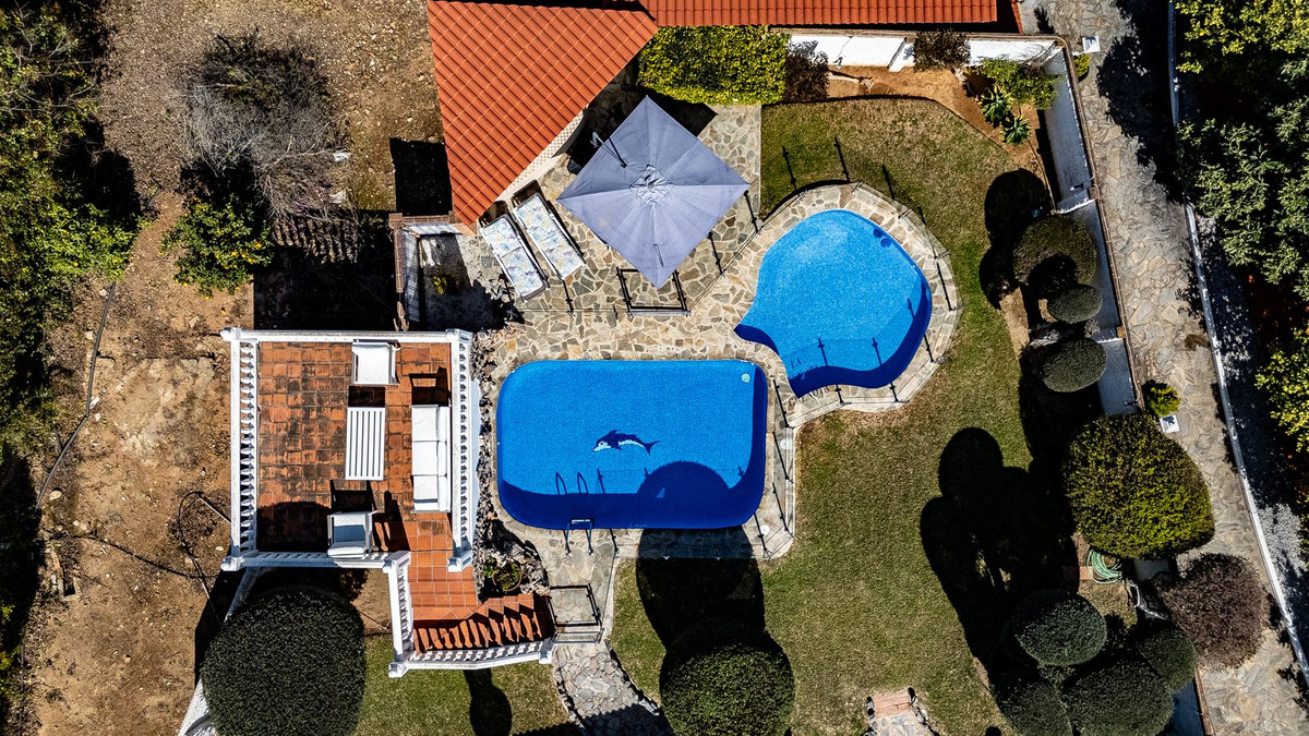 Casa de 5 Dormitorios y 4 Baños en venta en Alhaurín de la Torre