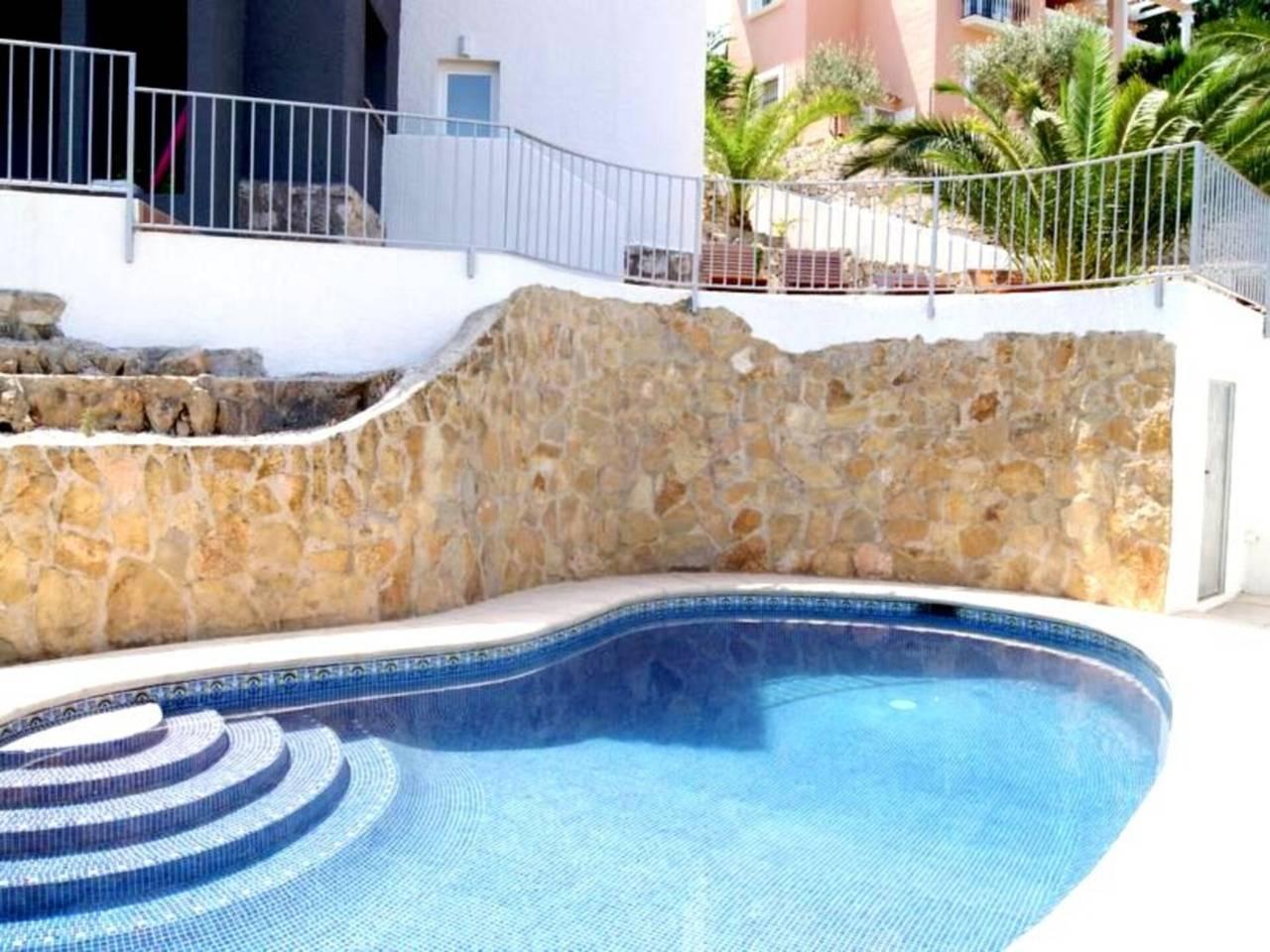 Casa Adosada de 6 Dormitorios en venta en Xàbia