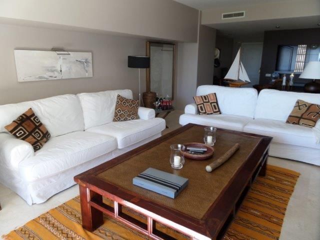 Piso de 2 Dormitorios y 2 Baños en venta en Milla de Oro, Marbella