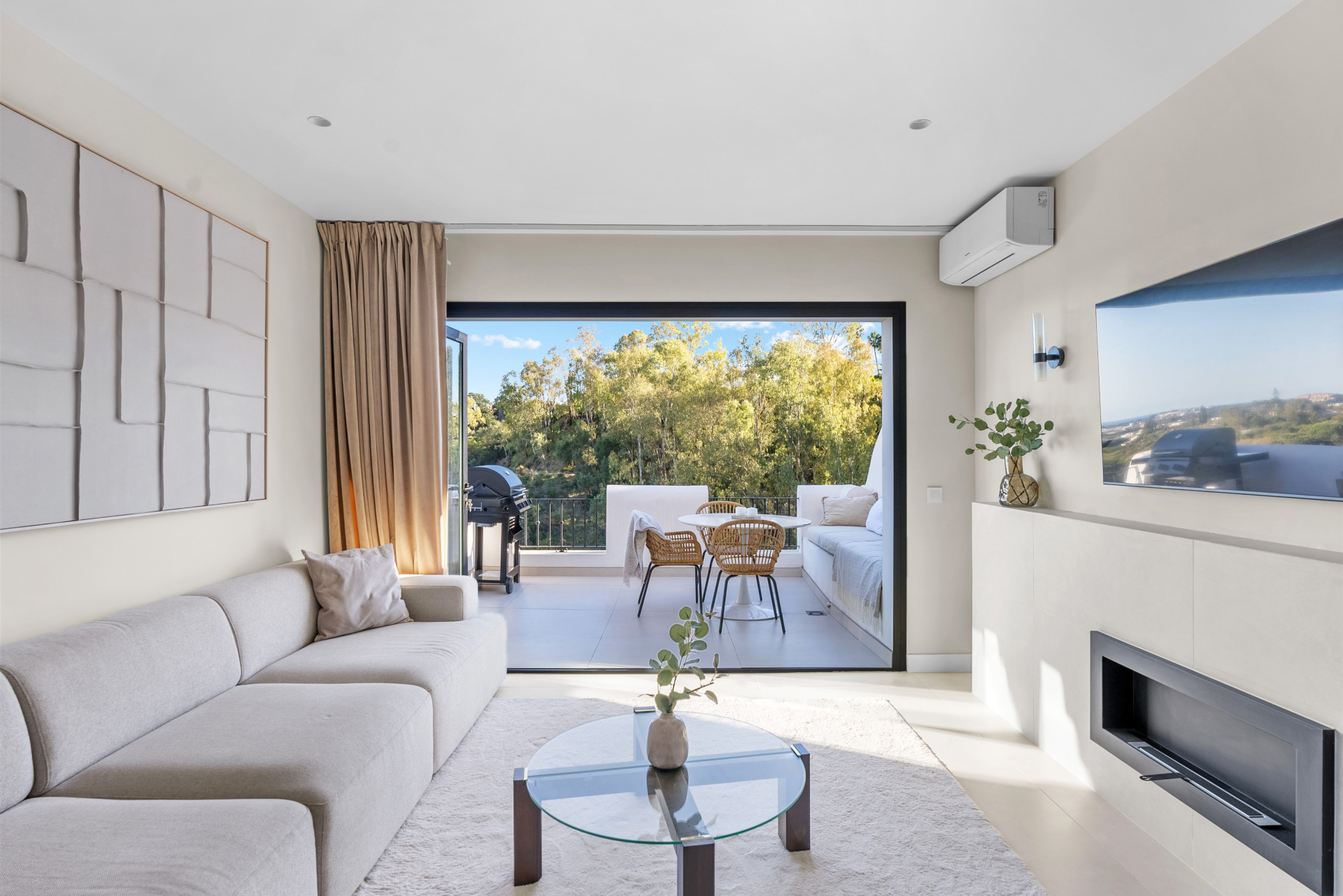 Piso de 3 Dormitorios en venta en Los Almendros, Benahavís