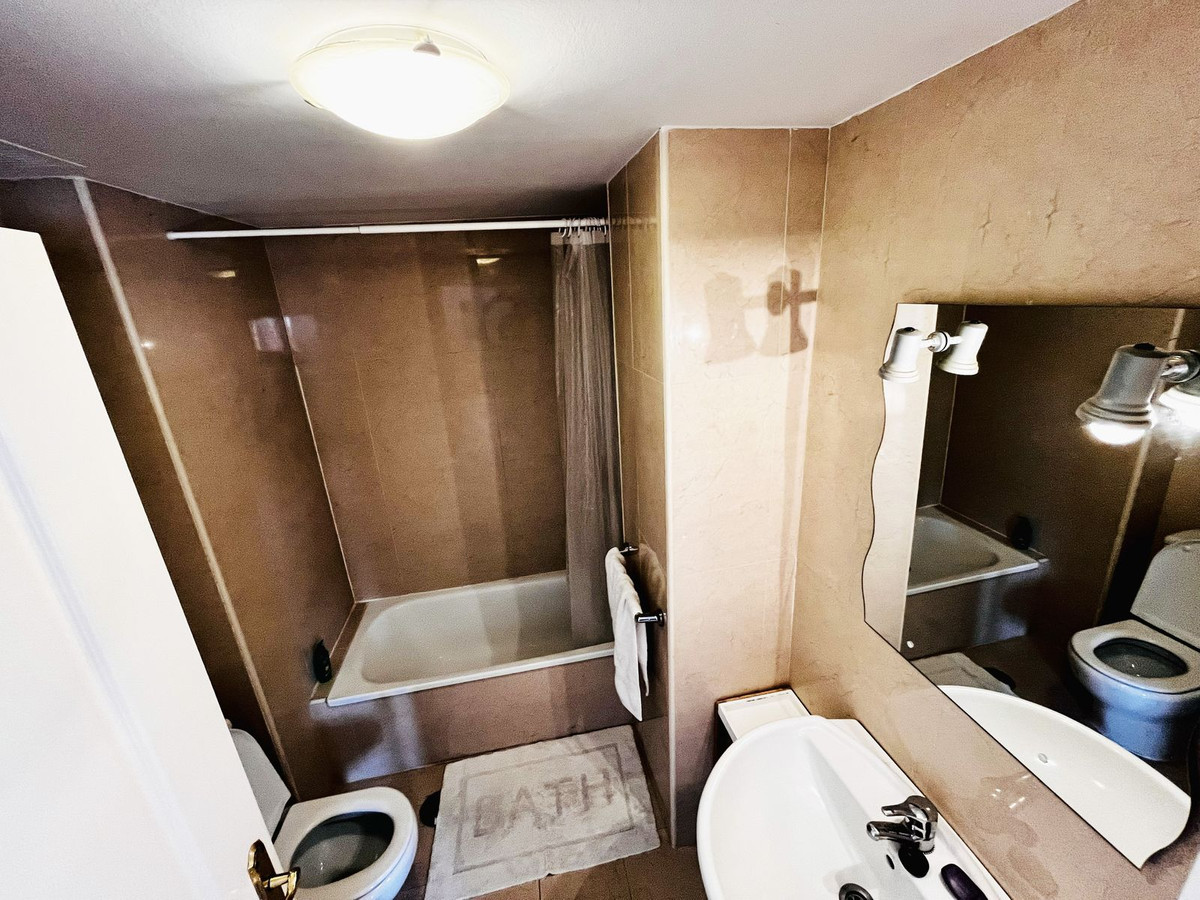 Ático de 2 Dormitorios y 2 Baños en venta en Nueva Andalucía, Marbella