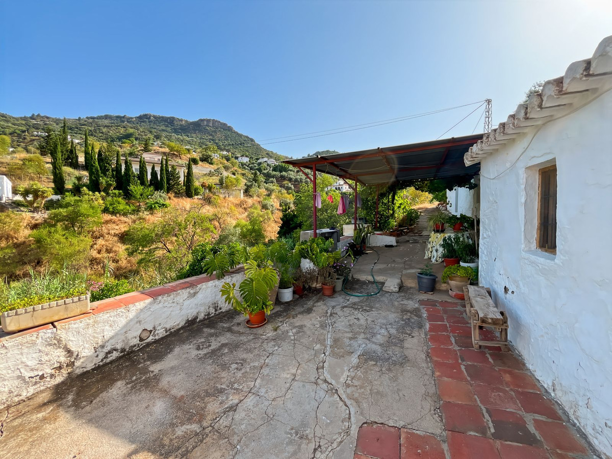 Finca de 5 Dormitorios en venta en Comares