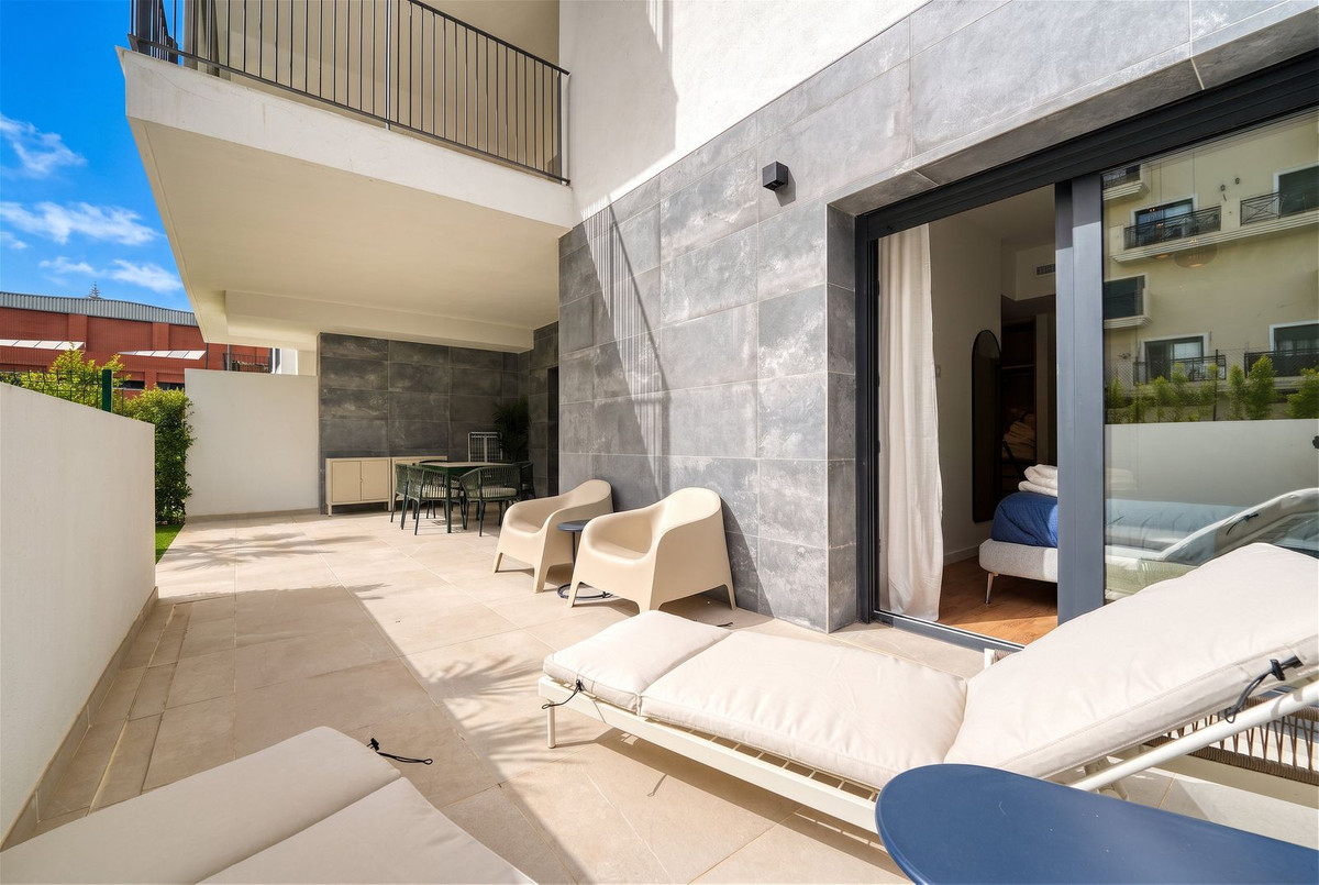 Piso de 3 Dormitorios y 2 Baños en venta en Estepona