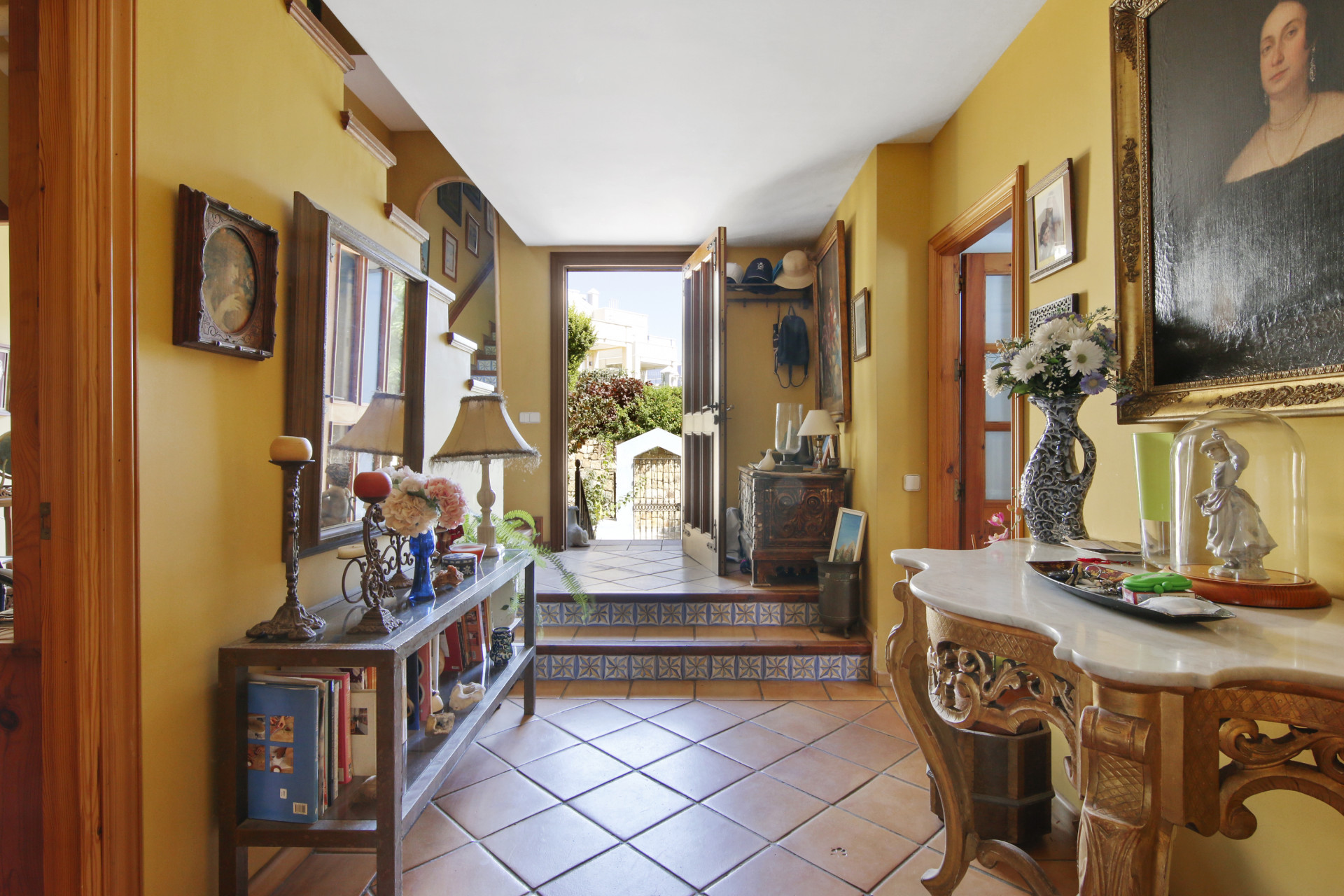 Casa Adosada de 5 Dormitorios y 3 Baños en venta en Estepona