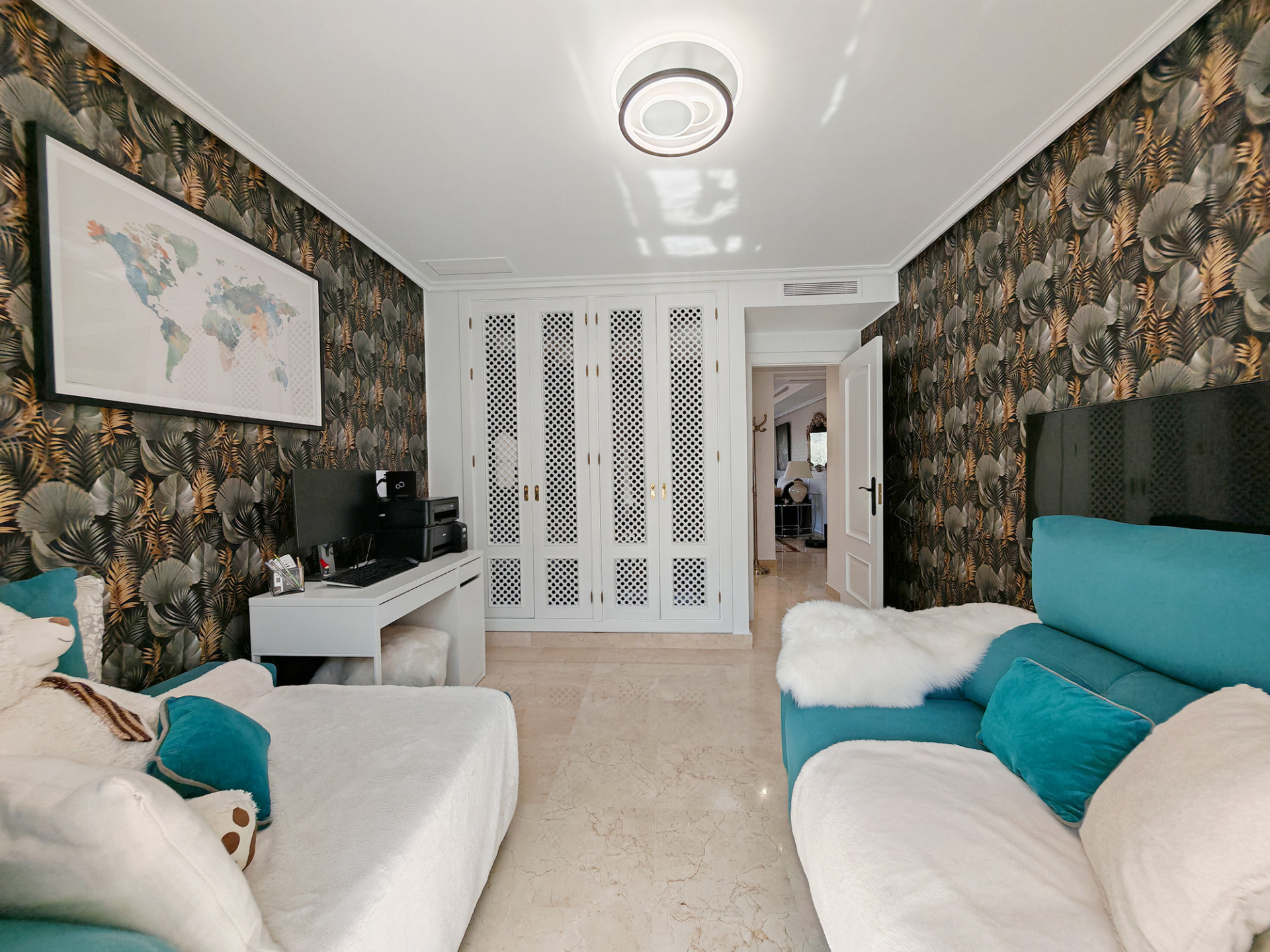 Casa Adosada de 3 Dormitorios y 3 Baños en venta en La Mairena, Marbella