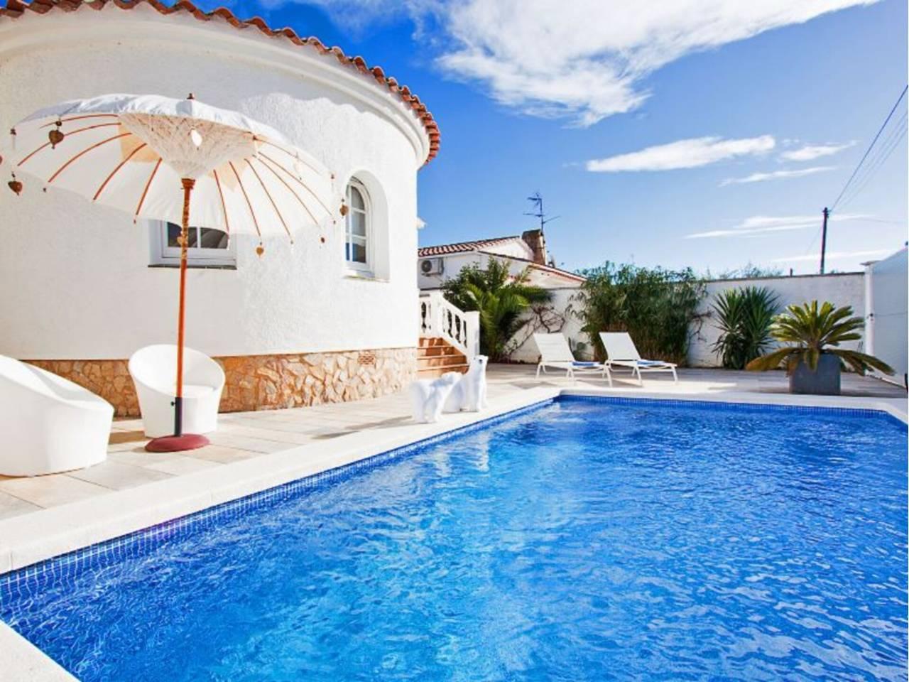 Casa Adosada de 3 Dormitorios y 2 Baños en venta en Empuriabrava