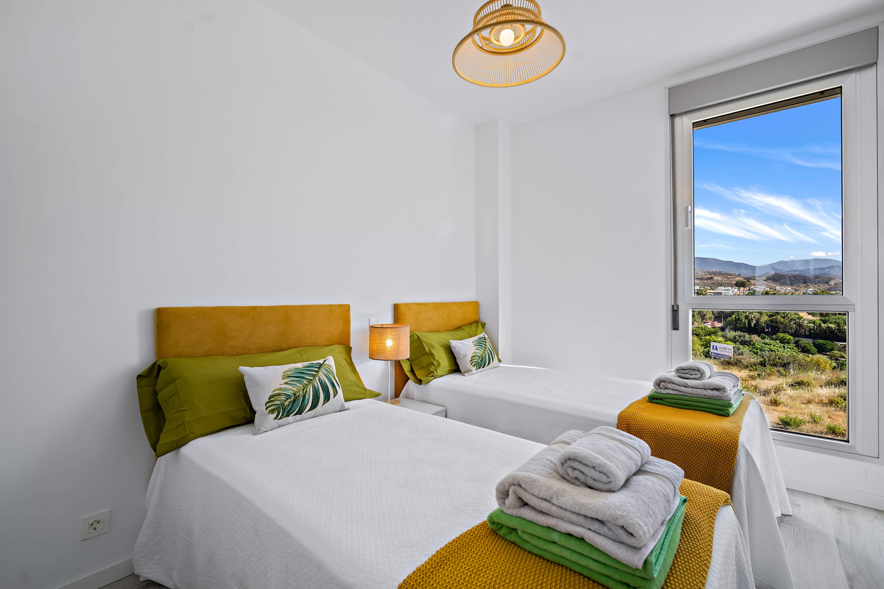 Piso de 2 Dormitorios en venta en La Alqueria, Estepona