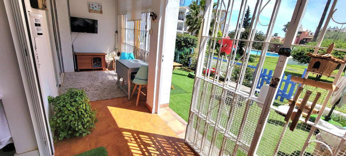 Piso de 2 Dormitorios en venta en Calahonda