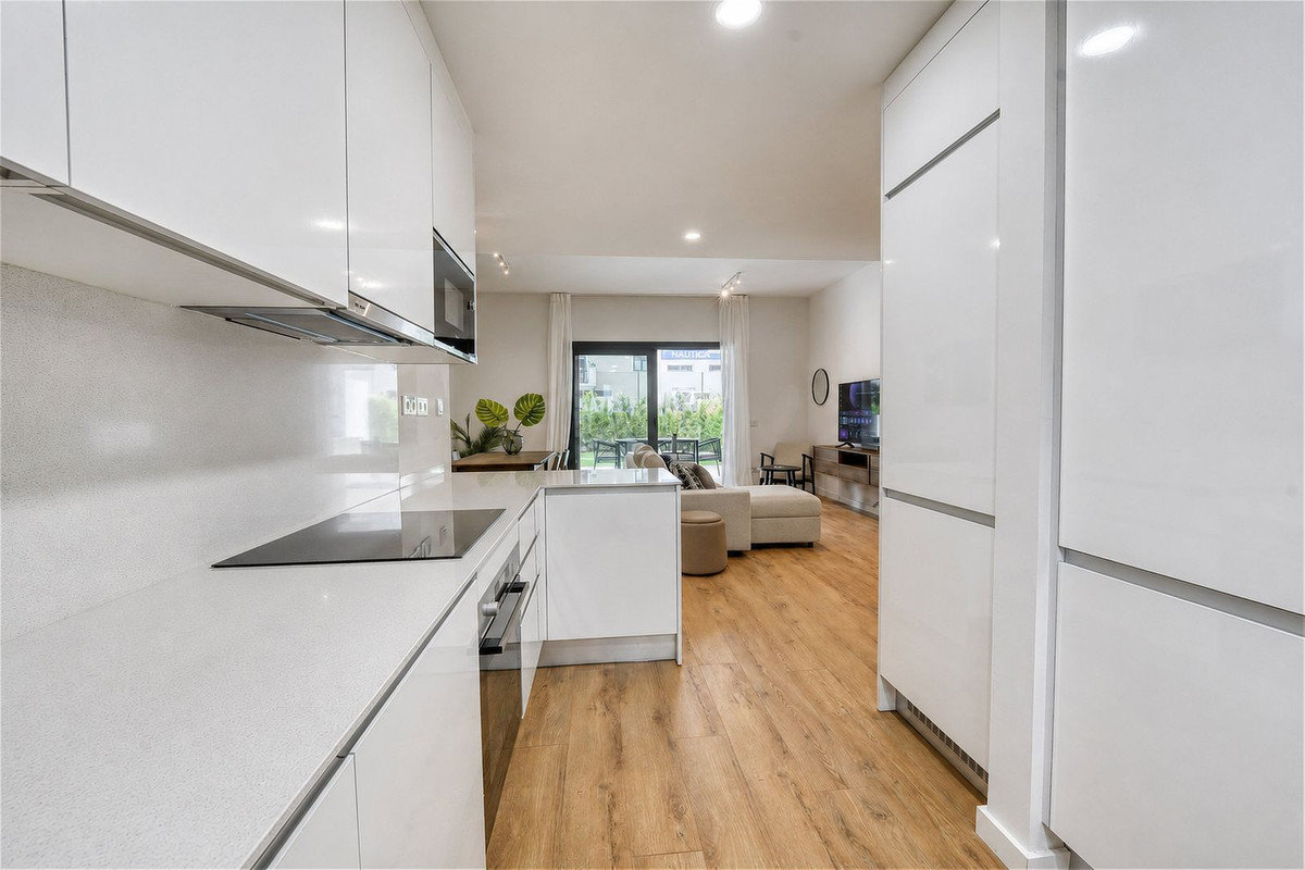 Piso de 3 Dormitorios y 2 Baños en venta en Estepona
