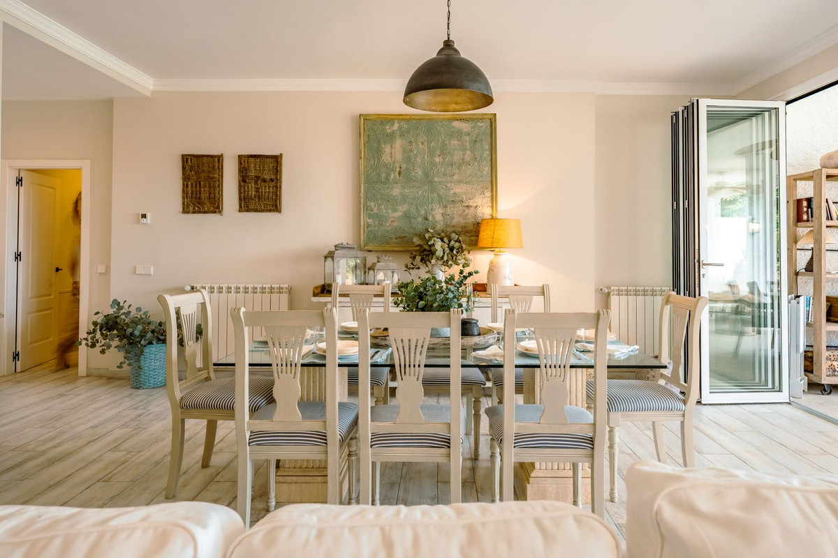 Casa de 7 Dormitorios y 7 Baños en alquiler vacacional en Guadalmina Baja, San Pedro de Alcántara