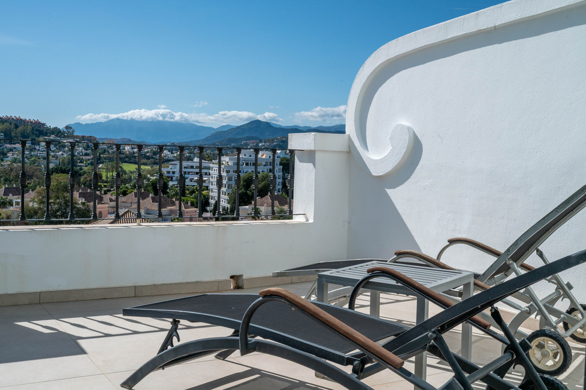 Casa Adosada de 3 Dormitorios y 2 Baños en venta en Nueva Andalucía, Marbella
