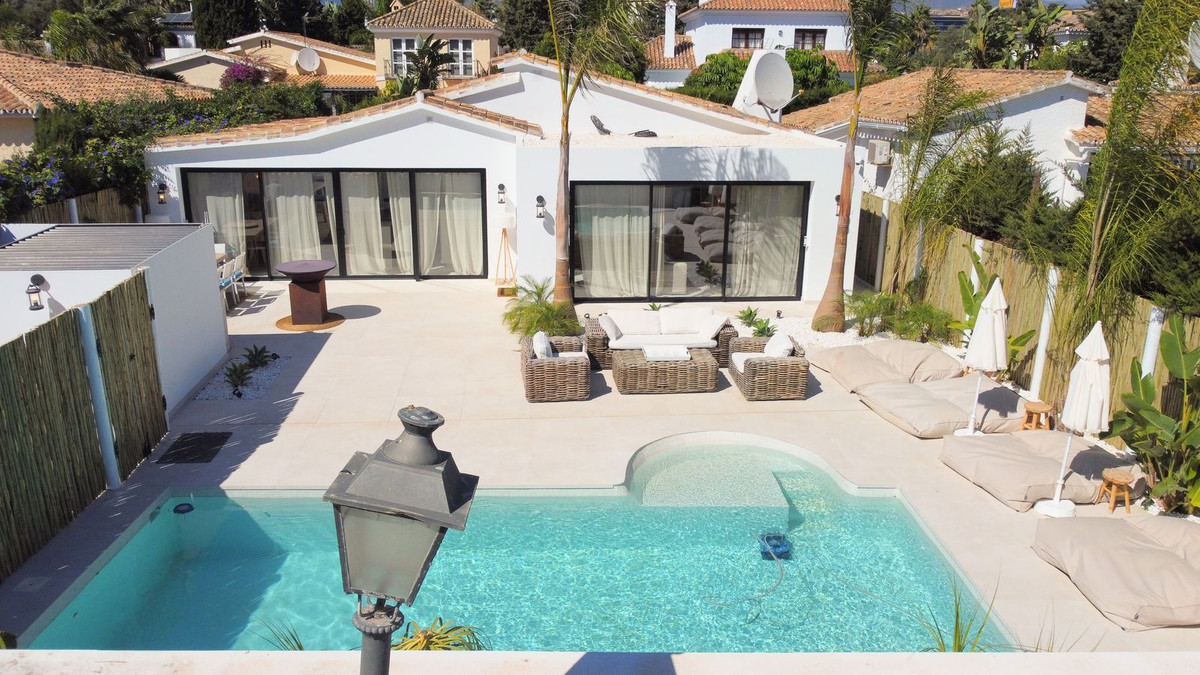 Casa de 4 Dormitorios en alquiler vacacional en Cancelada, Estepona