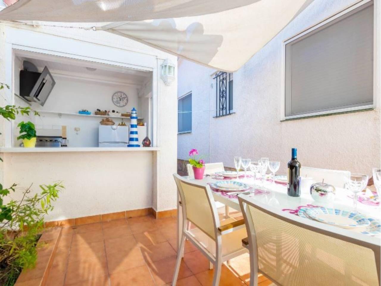 Casa Adosada de 3 Dormitorios y 2 Baños en venta en Empuriabrava