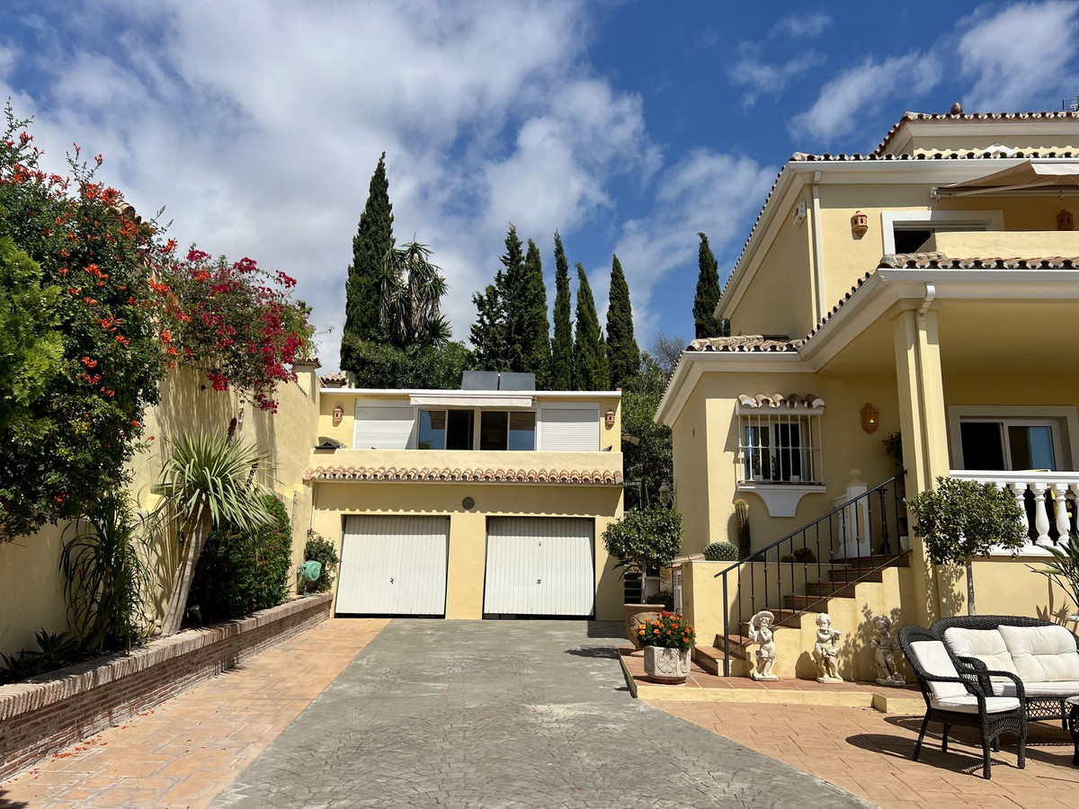 Finca de 6 Dormitorios en venta en Estepona