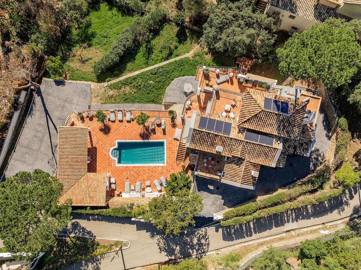 Casa de 4 Dormitorios en venta en El Madroñal, Benahavís