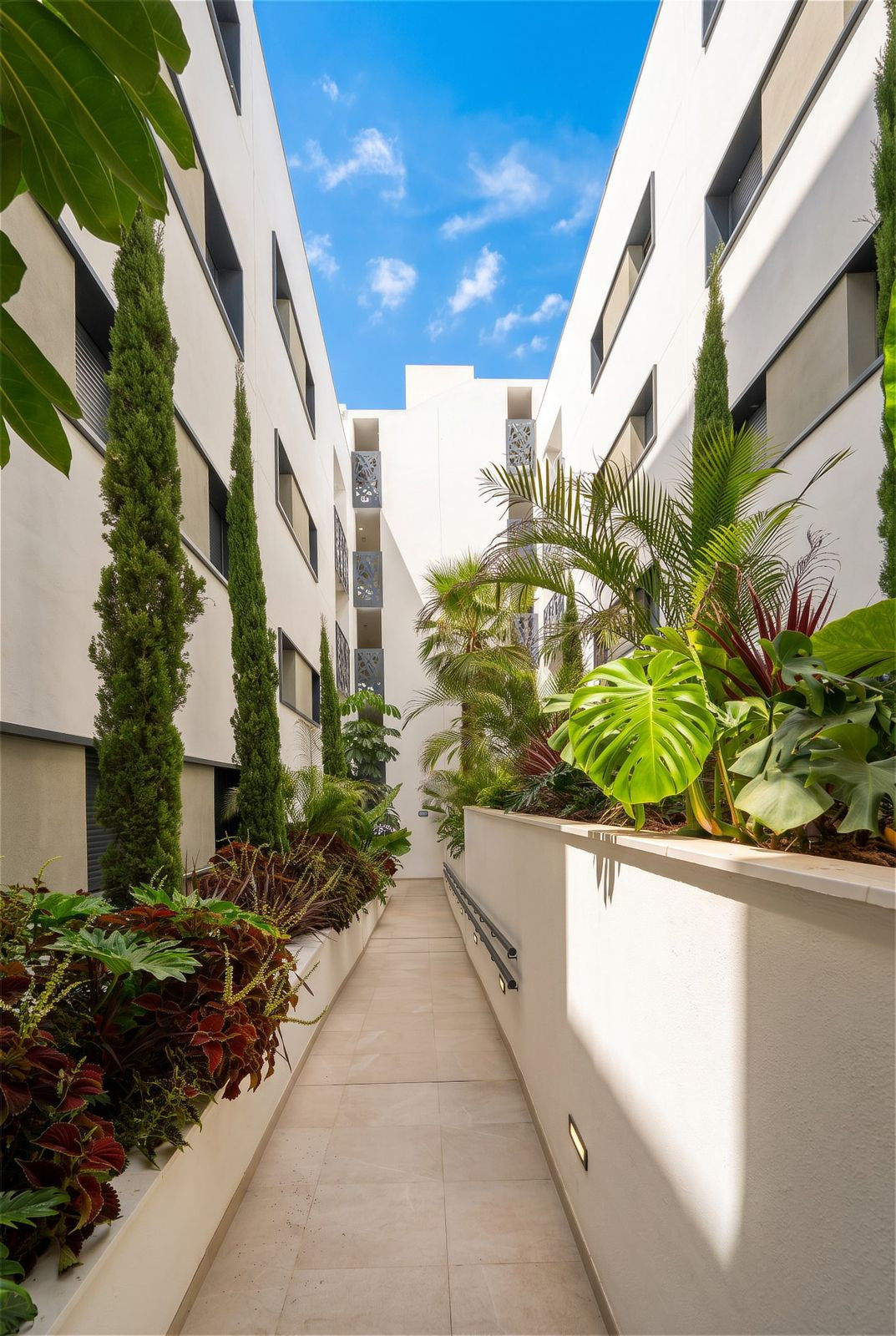 Piso de 3 Dormitorios y 2 Baños en venta en Estepona