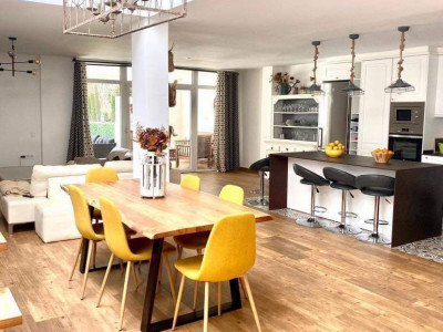 Casa de 4 Dormitorios y 5 Baños en alquiler en El Paraíso, Estepona