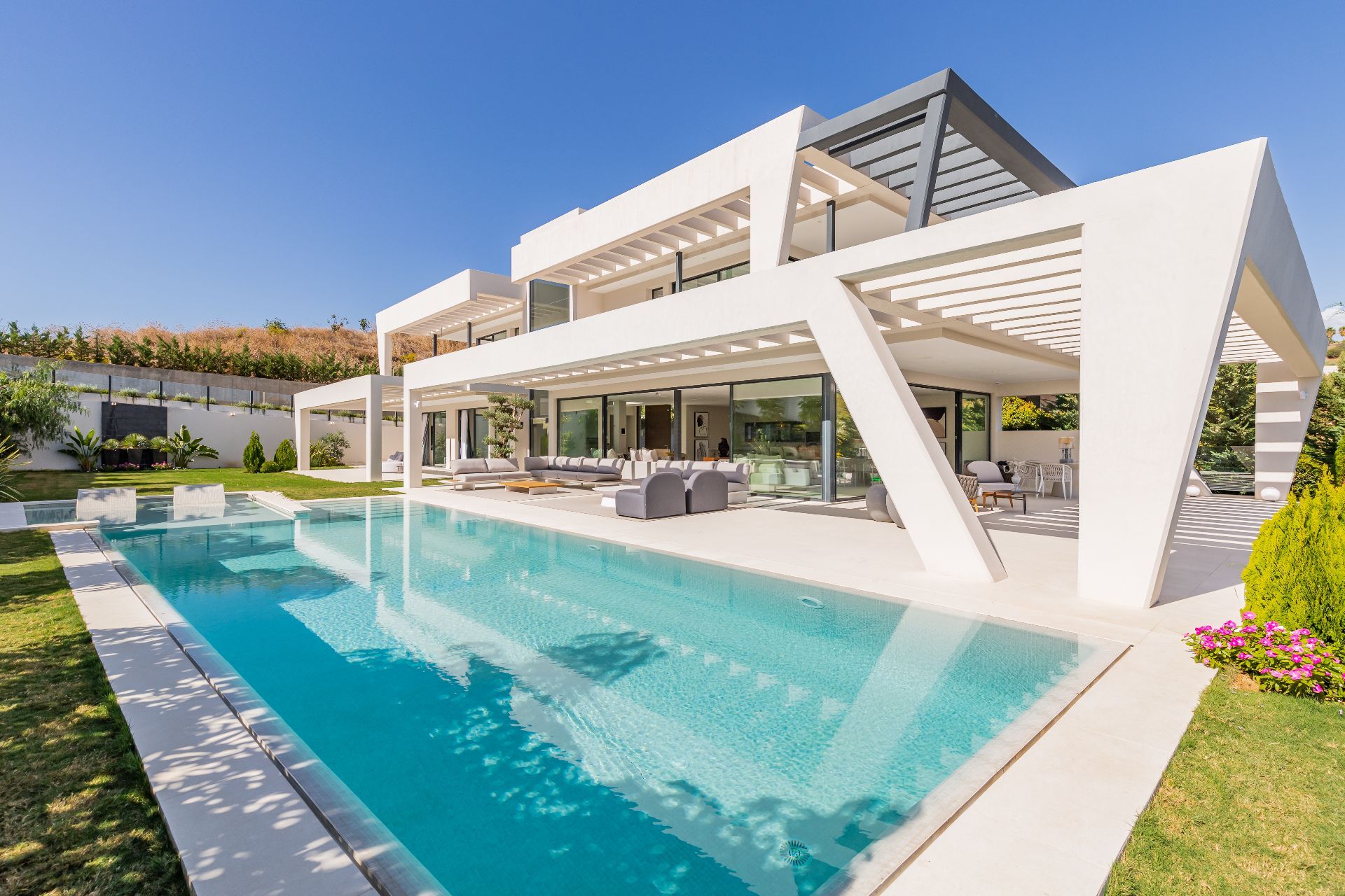 Casa de 6 Dormitorios en venta en Nueva Andalucía, Marbella