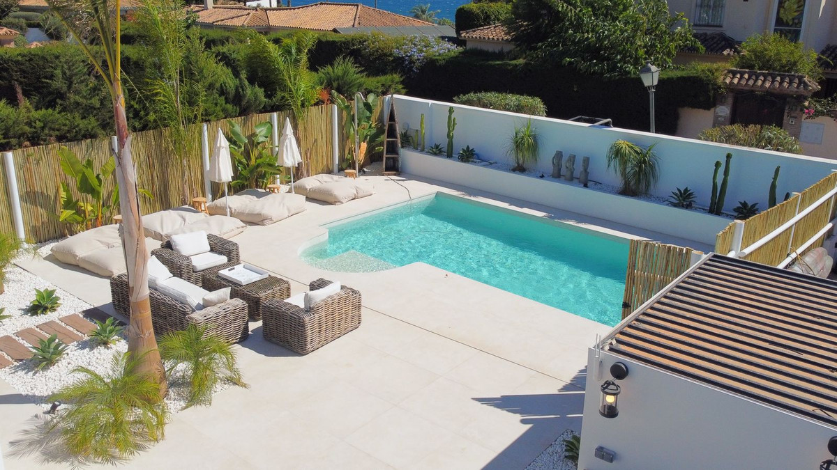 Casa de 4 Dormitorios en alquiler vacacional en Cancelada, Estepona