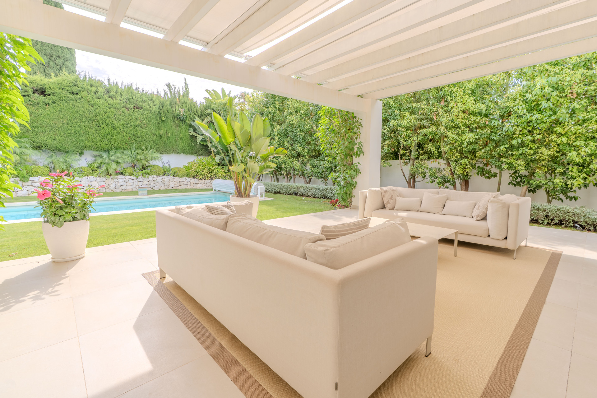 5 Bed - Villa for Sale in Sierra Blanca, Marbella