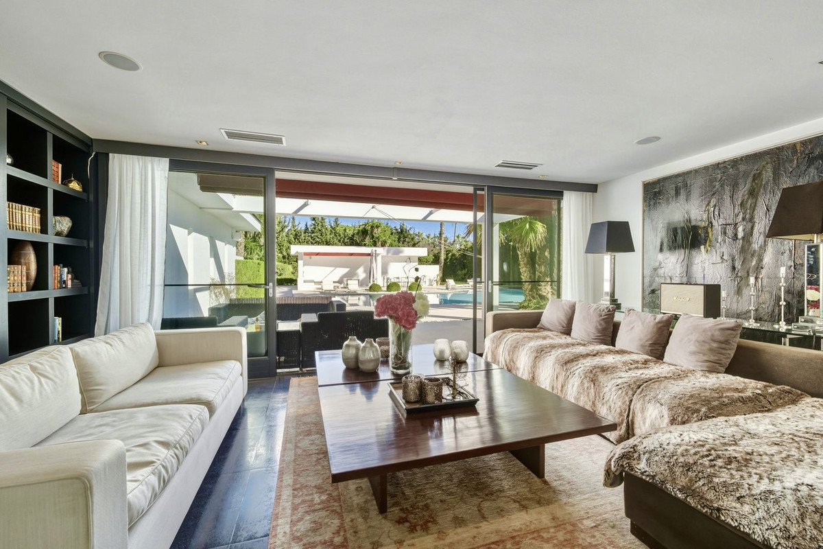 6 Bed, 7 Bath - Villa for Sale in Guadalmina Baja, San Pedro de Alcántara