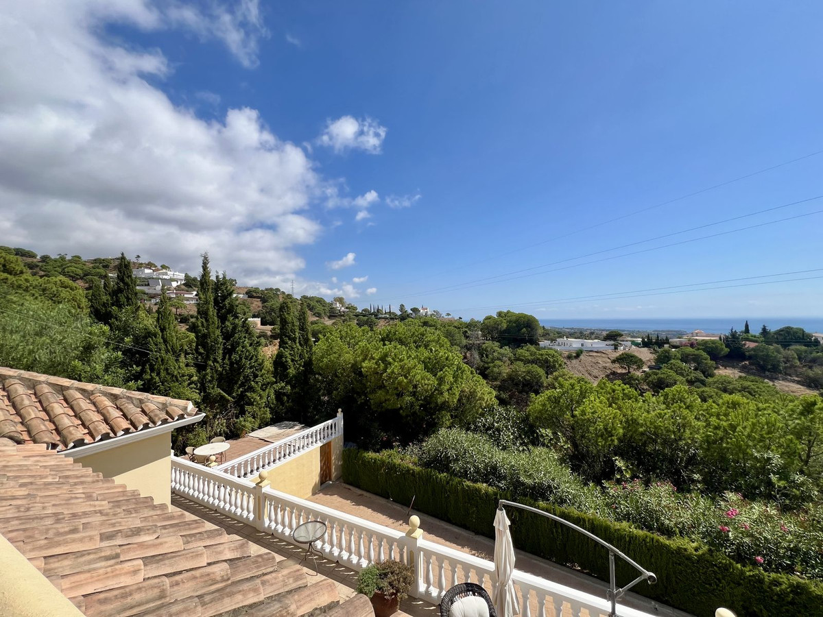 Finca de 6 Dormitorios en venta en Estepona