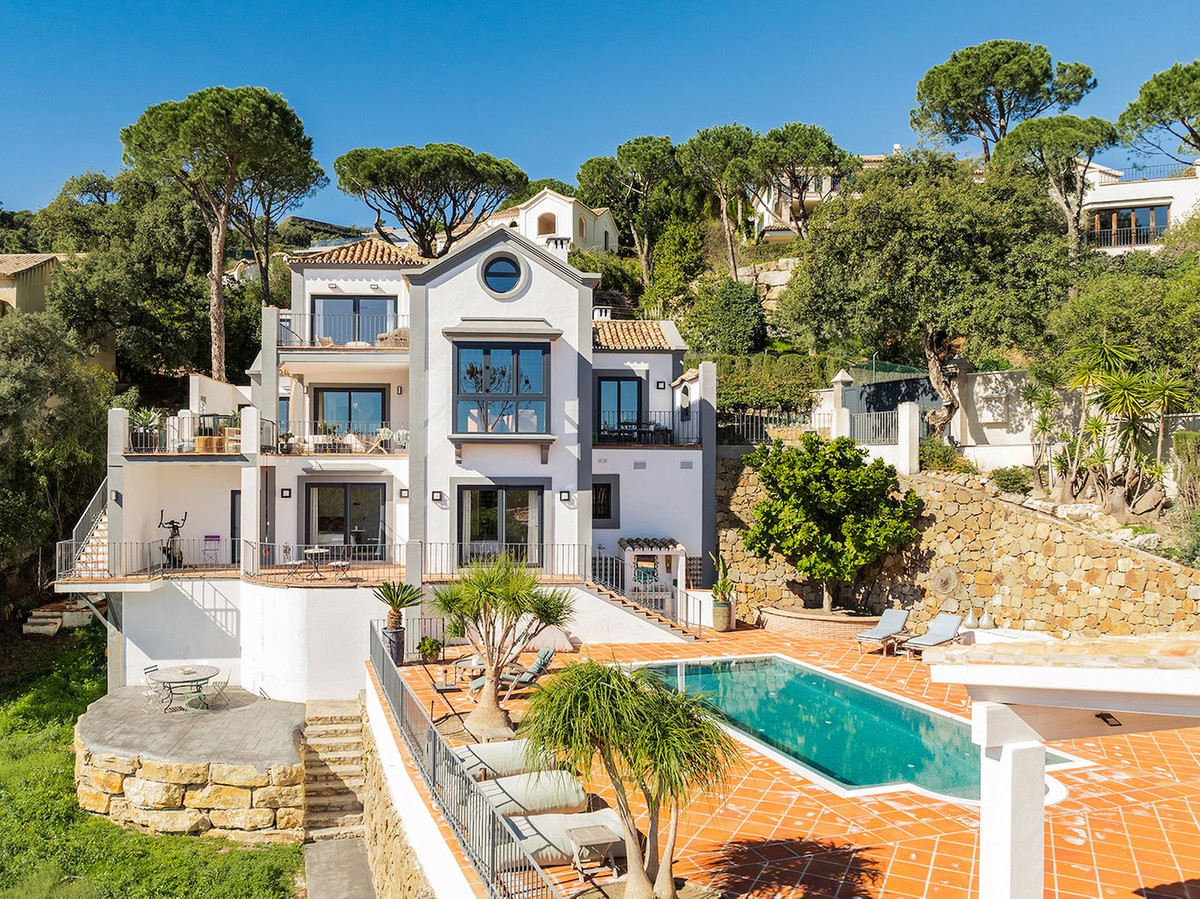 Casa de 4 Dormitorios en venta en El Madroñal, Benahavís