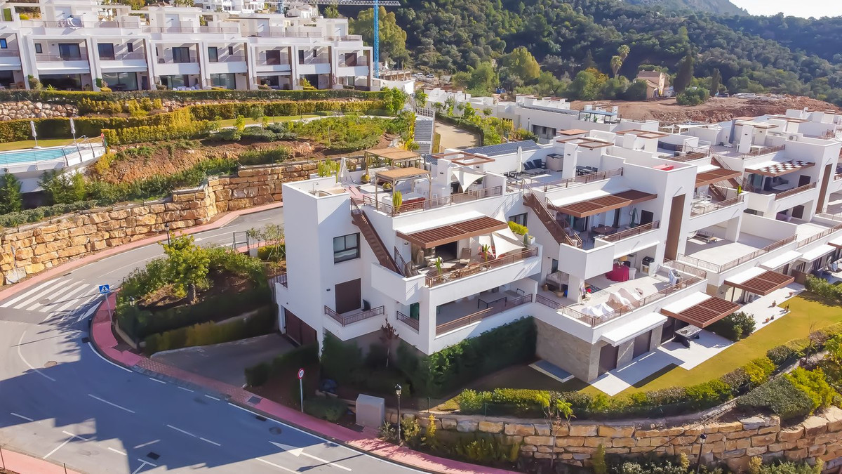 Ático de 3 Dormitorios y 2 Baños en venta en Istán