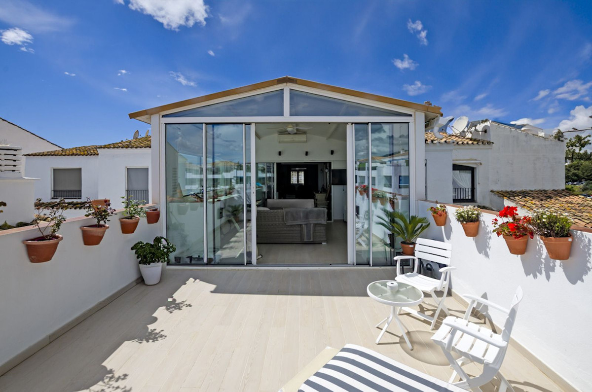 Ático de 3 Dormitorios y 3 Baños en venta en Puerto Banús