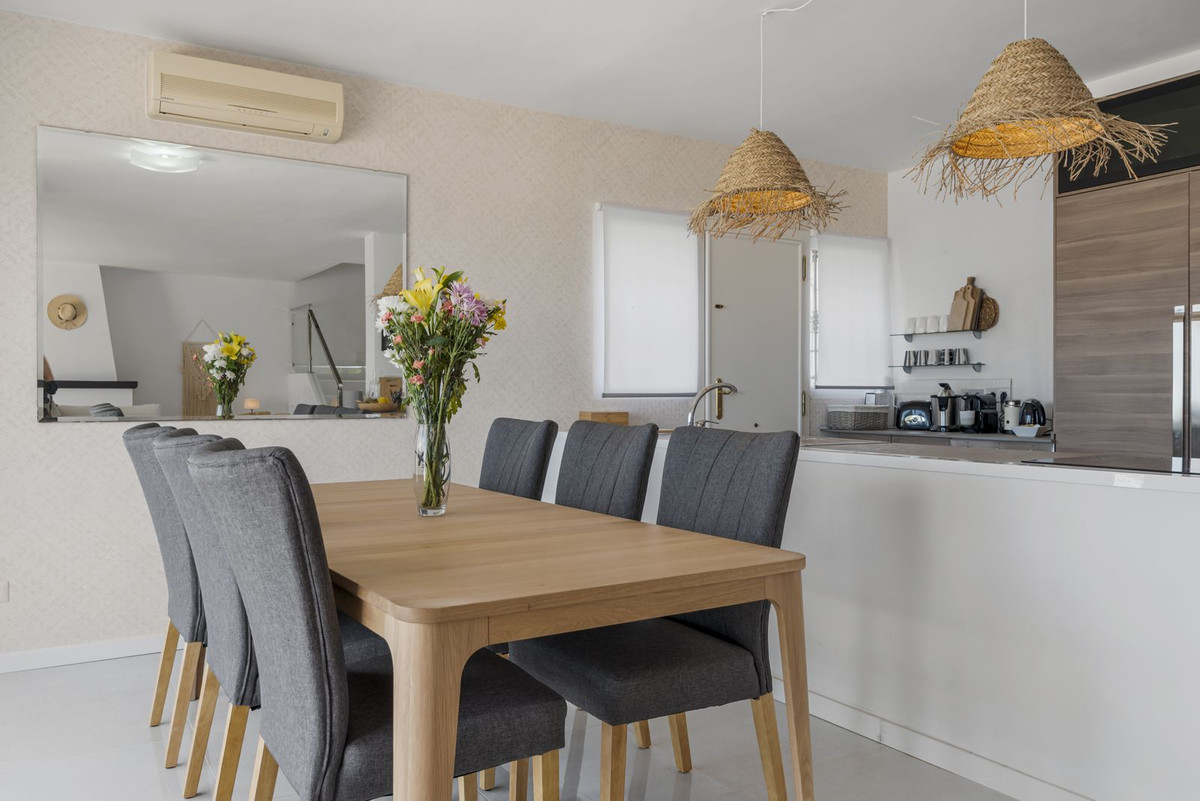 Casa de 3 Dormitorios en alquiler en Los Monteros, Marbella