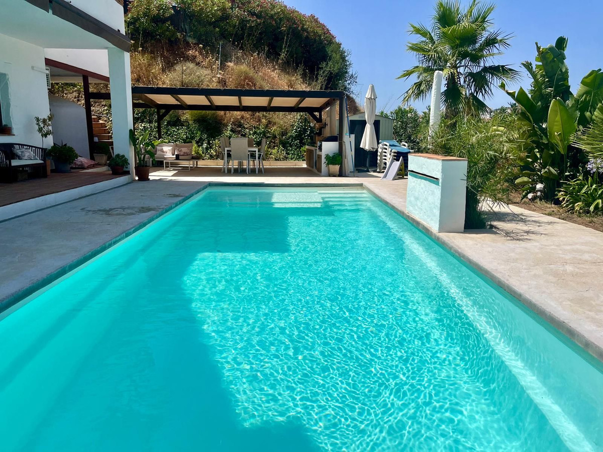 Casa de 5 Dormitorios y 4 Baños en venta en La Cala de Mijas