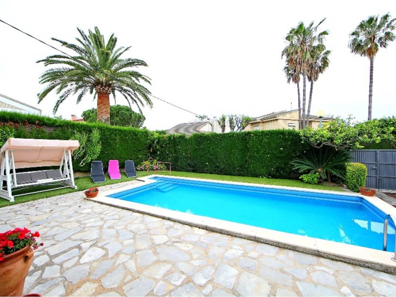 Casa Adosada de 4 Dormitorios en venta en Cambrils