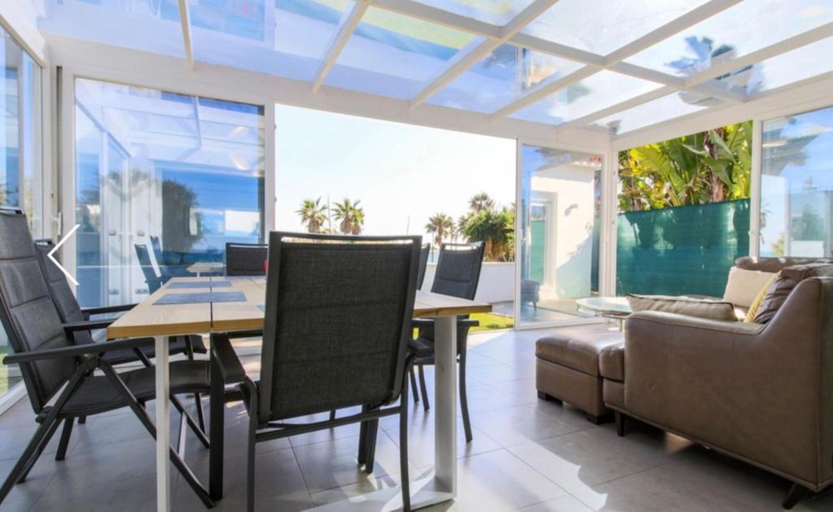Casa de 3 Dormitorios en venta en Cancelada, Estepona