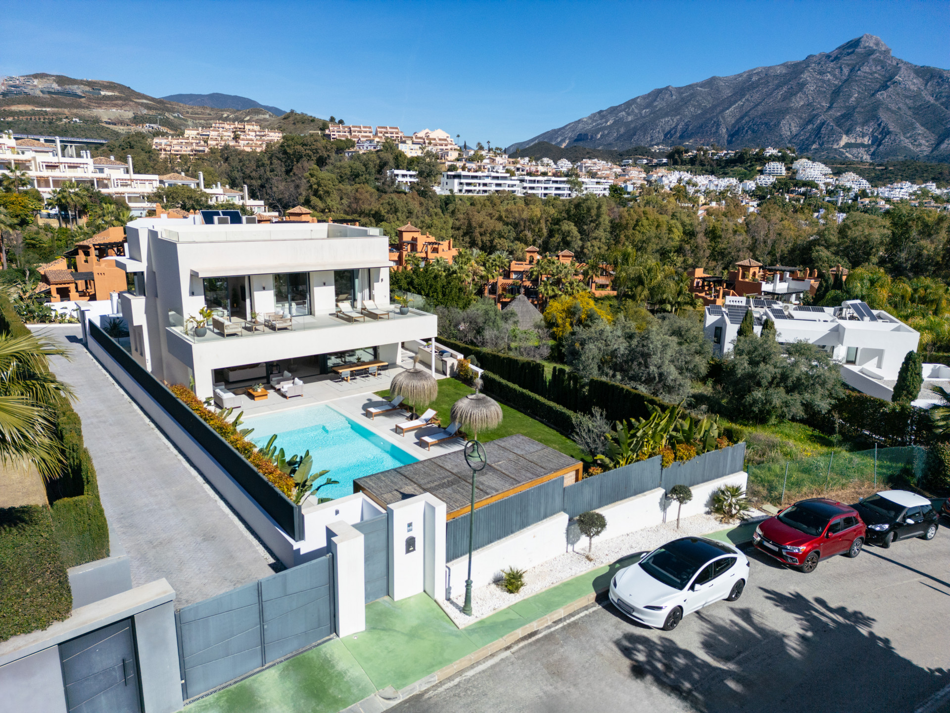 Casa de 5 Dormitorios y 5 Baños en venta en Nueva Andalucía, Marbella