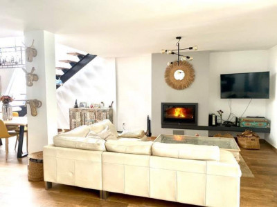 Casa de 4 Dormitorios y 5 Baños en alquiler en El Paraíso, Estepona