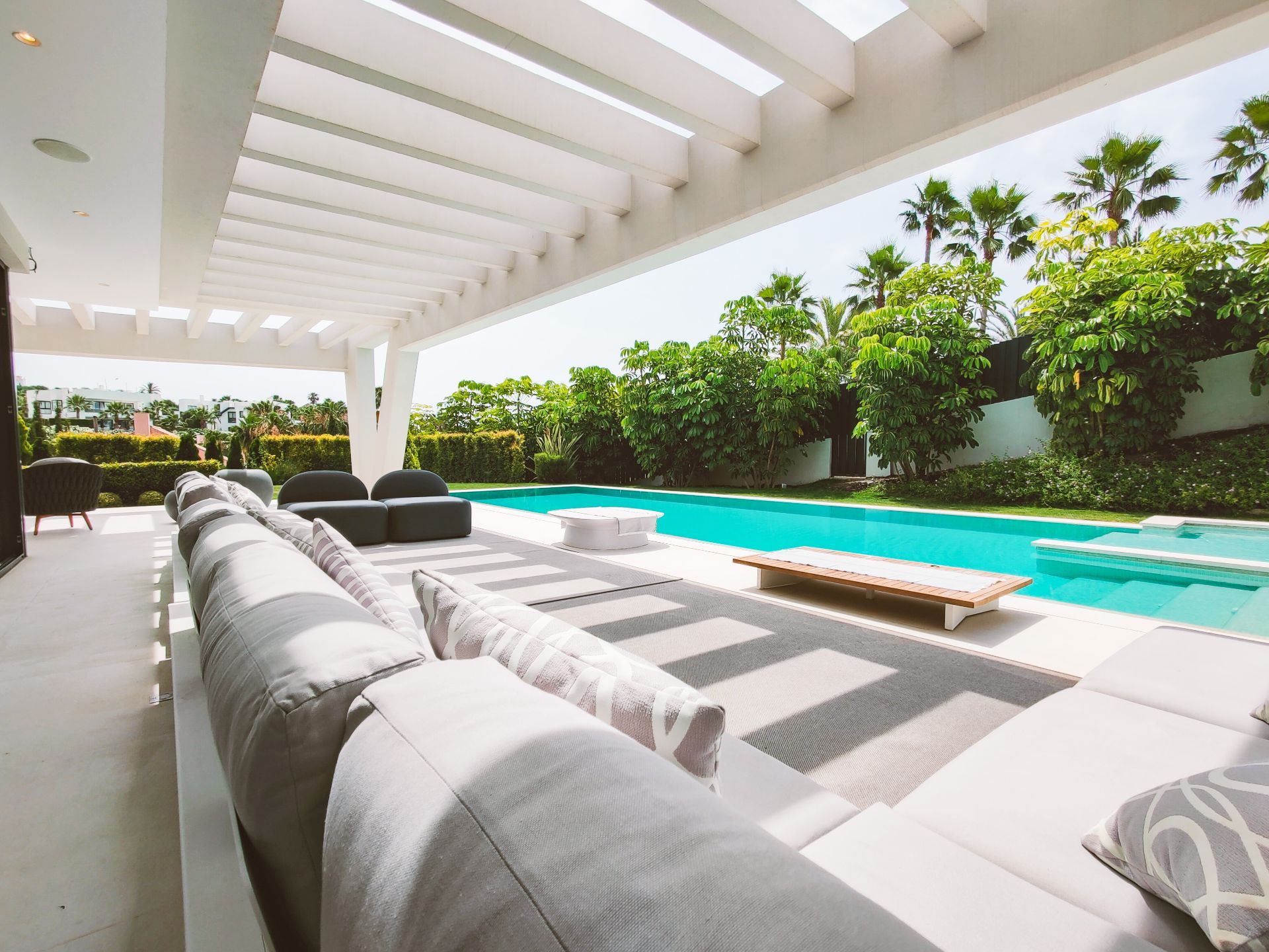 Casa de 6 Dormitorios en venta en Nueva Andalucía, Marbella