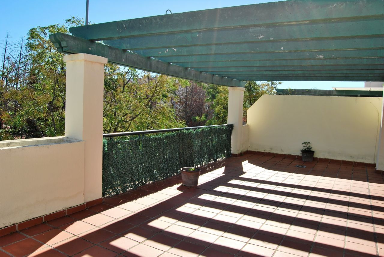 Piso de 3 Dormitorios y 2 Baños en venta en Nueva Andalucía, Marbella